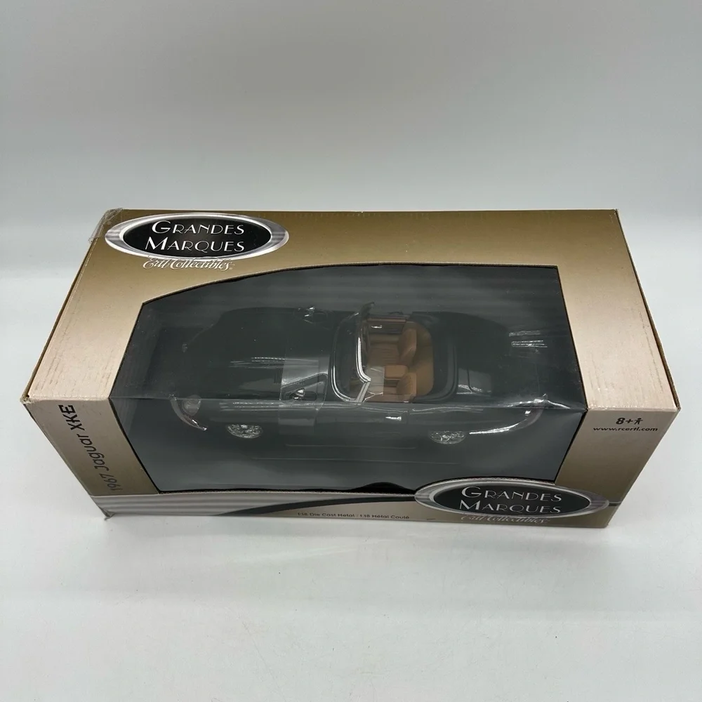 ERTL 33715A Grandes Marques Black 1967‎ Jaguar XKE E-Type 1/18 DieCast Metal Car